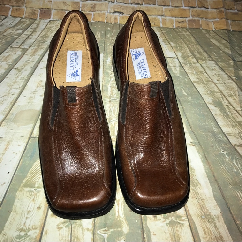Men's shoes size 11 1/2brown color like new worn 1